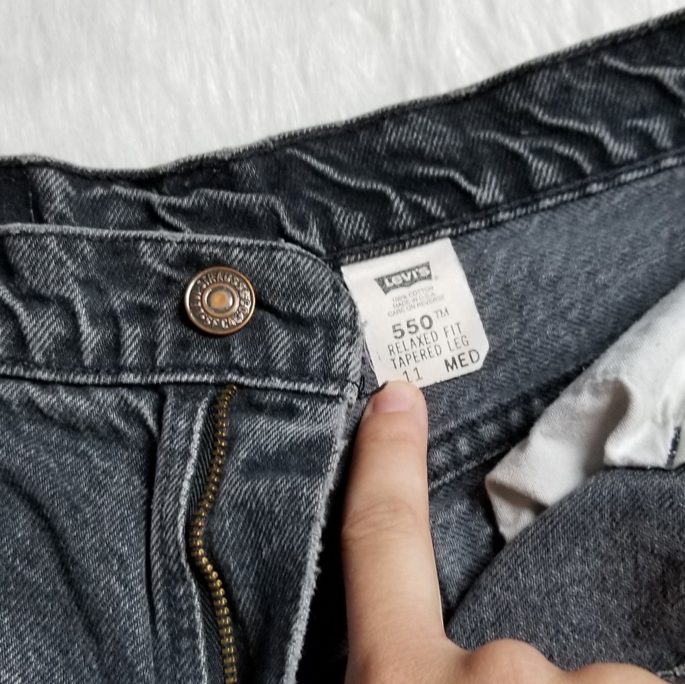Levi's VINTAGE black 550 high waisted shorts - Picture 4 of 7